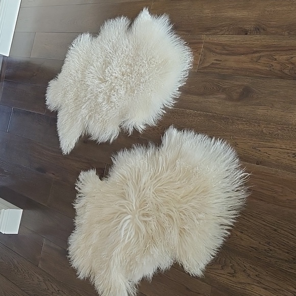 Mongolian Fur Rug - Picture 3 of 7